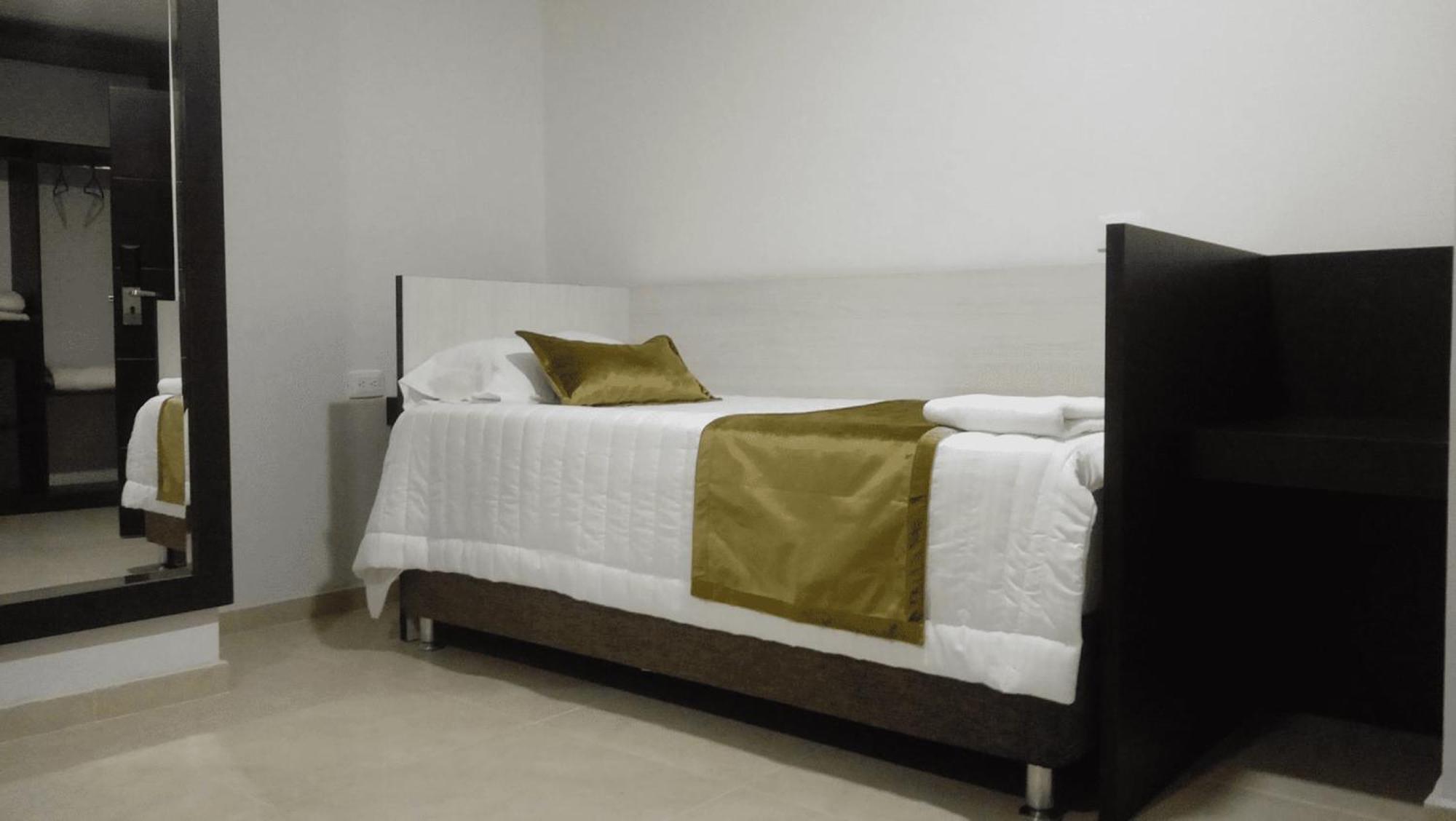 Hotel Andinos Plaza Florencia Florencia  Exteriör bild