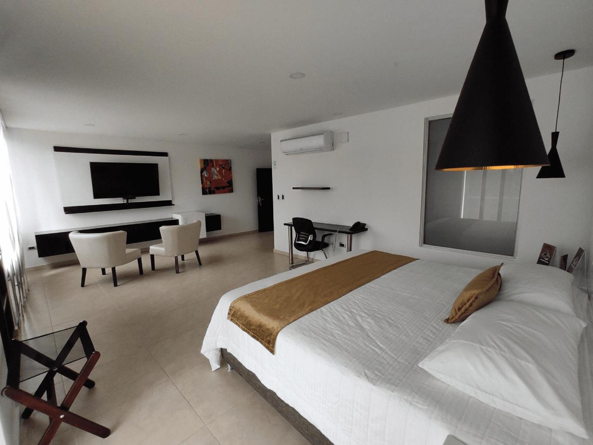 Hotel Andinos Plaza Florencia Florencia  Exteriör bild